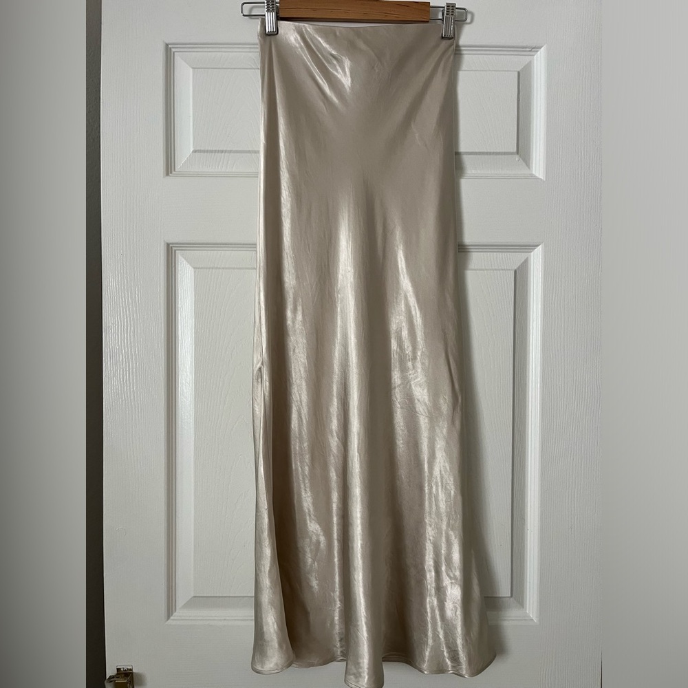 H&M 100% viscose skirt